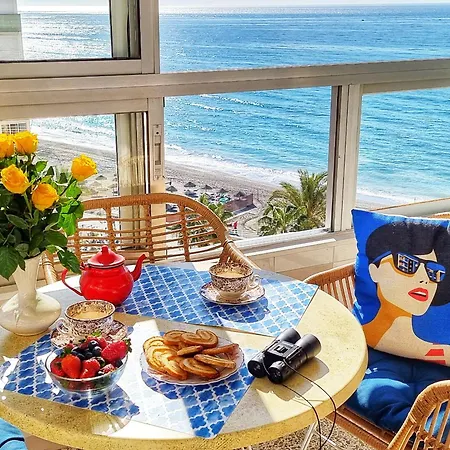 Beachfront Madrid 709 アパート *