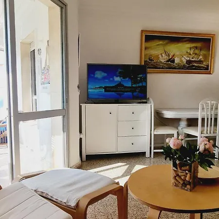 Beachfront Madrid 709 アパート *